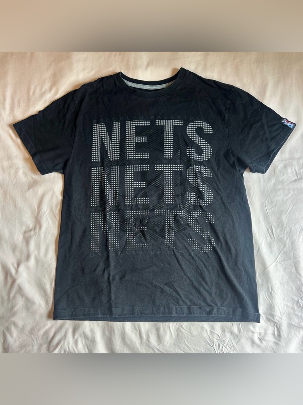 Brooklyn Nets NBA Graphic Tee – Black – Men’s Small / Women’s Medium